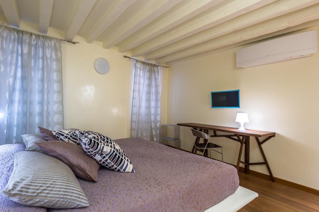 Apartments Moon Or Dama Венеция Екстериор снимка
